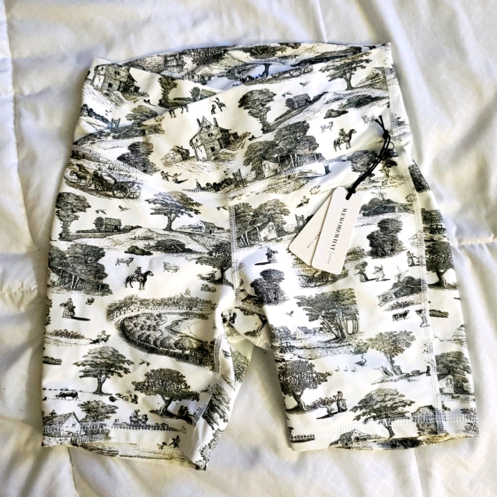 WEWOREWHAT Antique print biker shorts